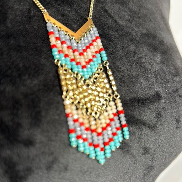 Premier Designs Beaded Green/Red Chevron Necklace - Picture 3 of 4